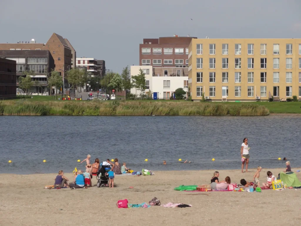 Strand, markt en water