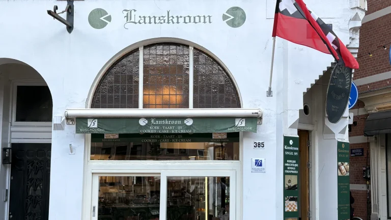 Lanskroon aan het Singel: ambachtelijke stroopwafels in het hart van Amsterdam